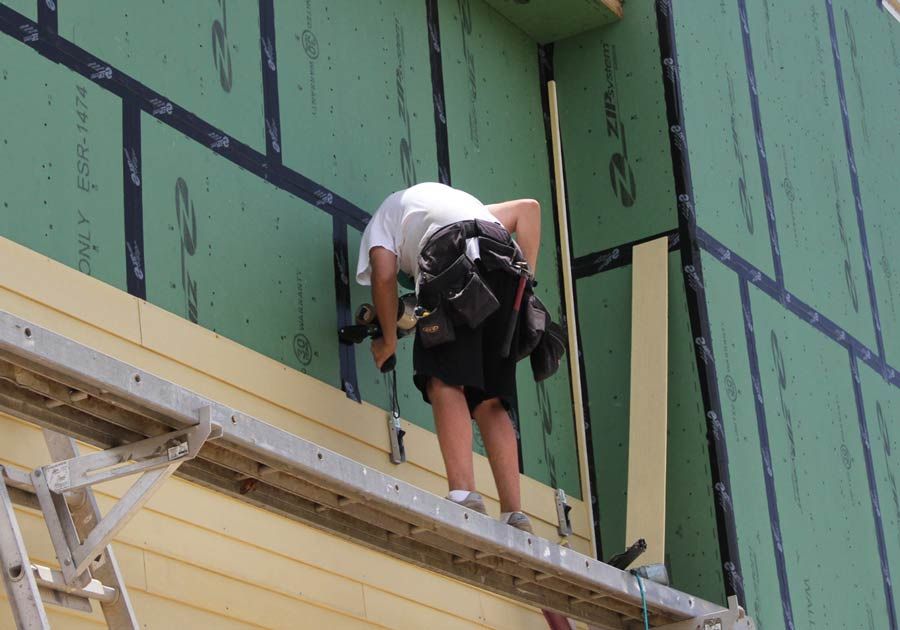 Installing hardiboard siding